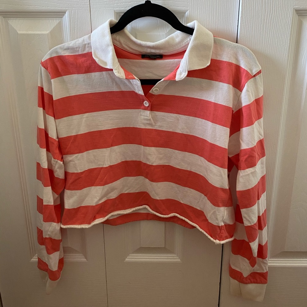 Collared long sleeve crop top
